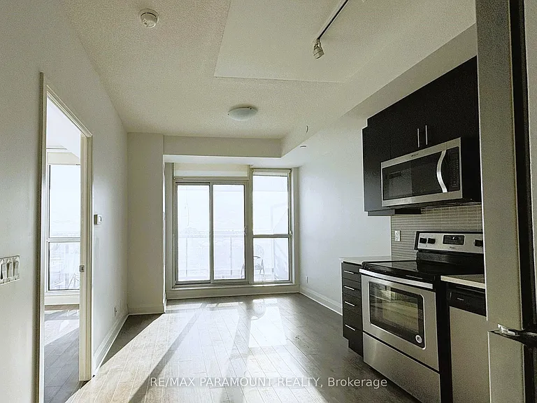 17 Zorra St #607 — Photo 8