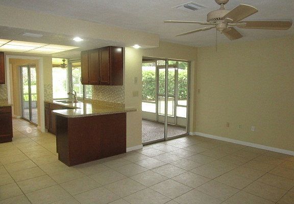 3rd image of 2727 Blue Bonnet Dr
