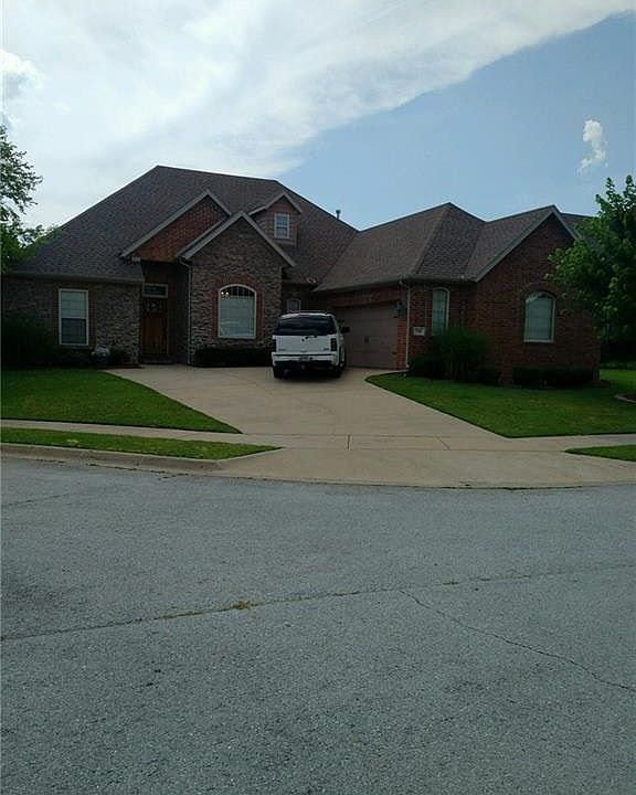 1st image of 710 SW Sterling Pl