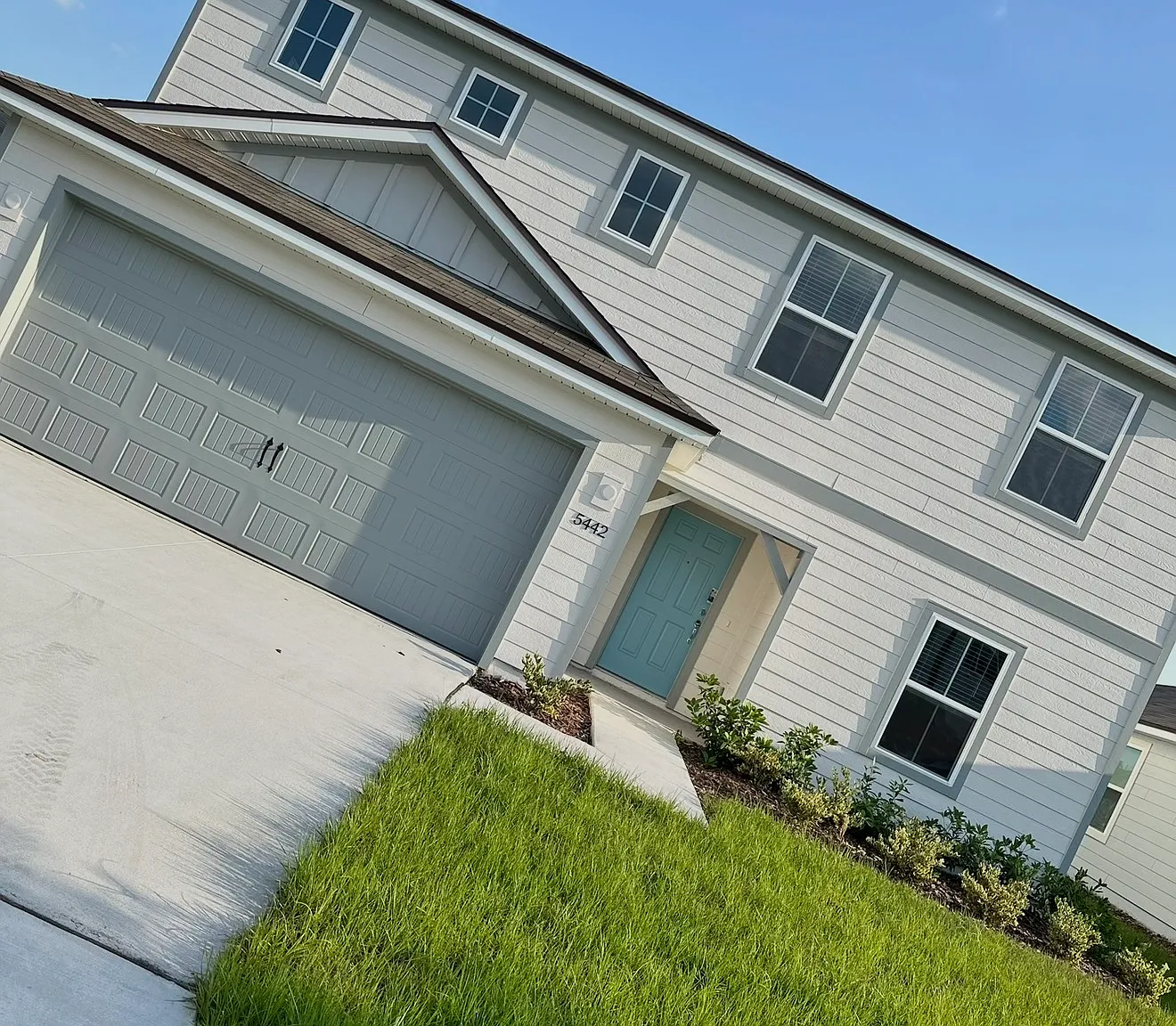 5 bed, 2264 sqft, $2,900 — Photo 1