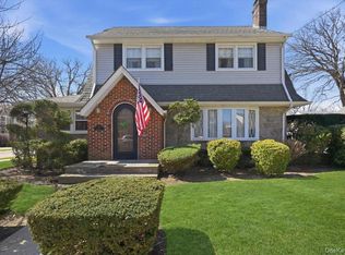 38 Pine Avenue, Floral Park, NY 11001
