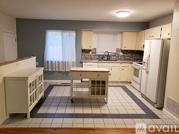 2nd image of 4805 Montebello Dr