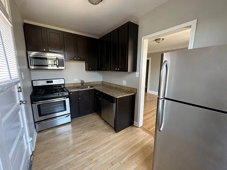 2341 W Rosemont Ave — Photo 3
