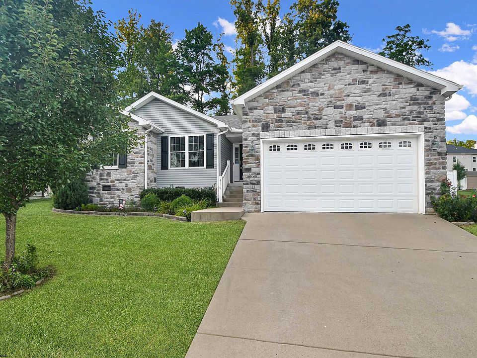 1st image of 436 Oakmont Ct