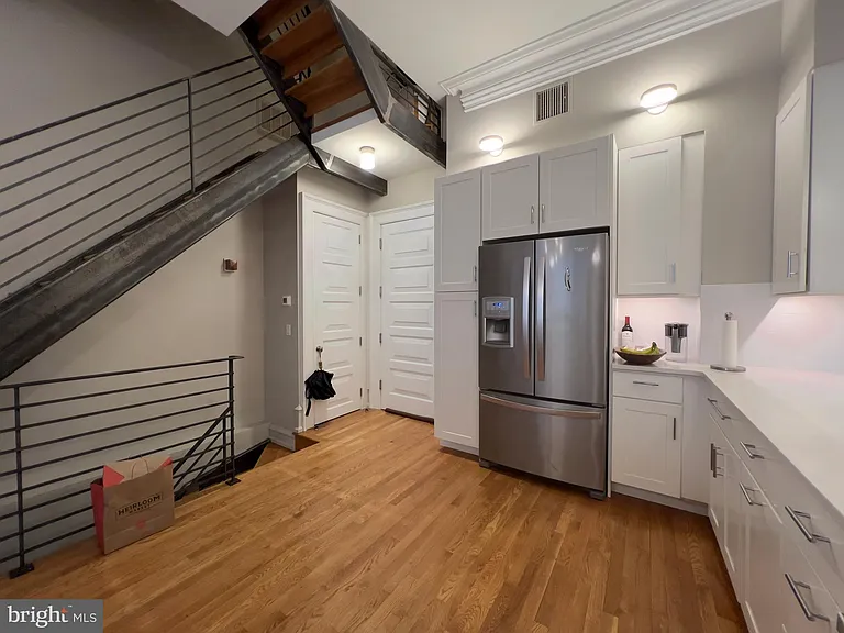 2126 Locust St #1R — Photo 6