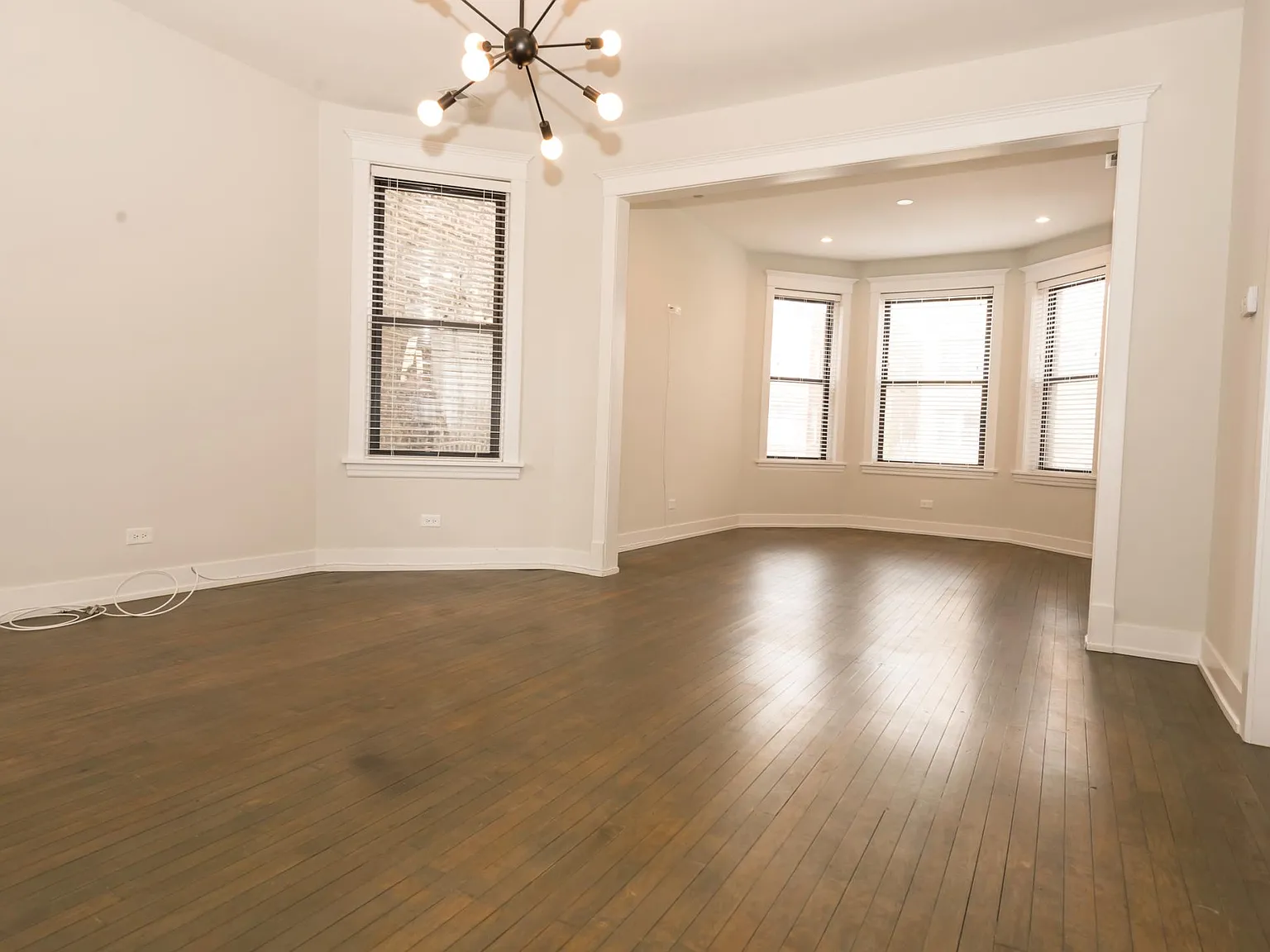 3223 N Hamlin Ave — Photo 2