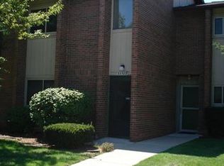 33589 Pondview Cir, Livonia, MI 48152