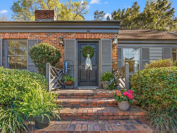 3rd image of 1209 Pinewood Circle