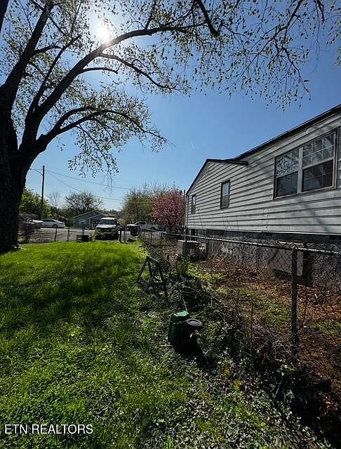 1st image of 1529 Delaware Ave