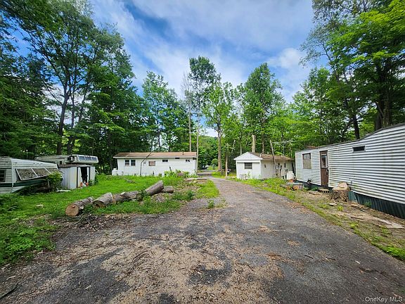 4th image of 459 Gardnertown Road