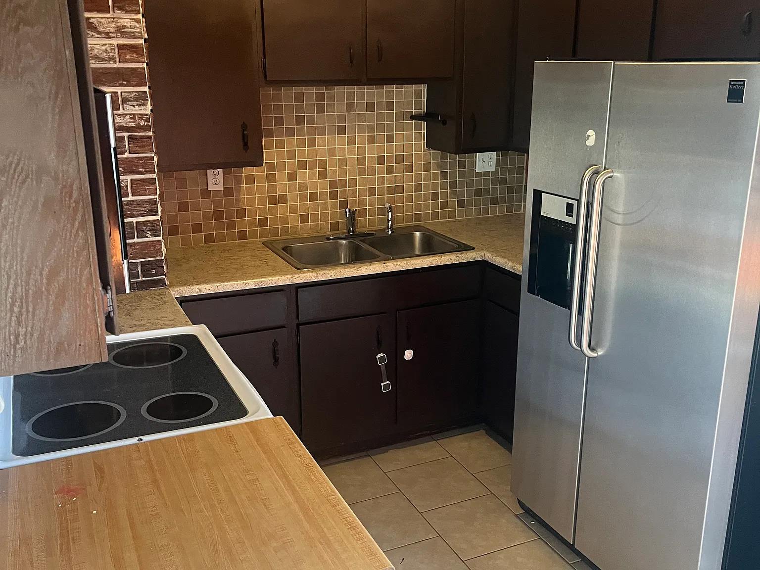 4 bed, 1600 sqft, $2,100 — Photo 3