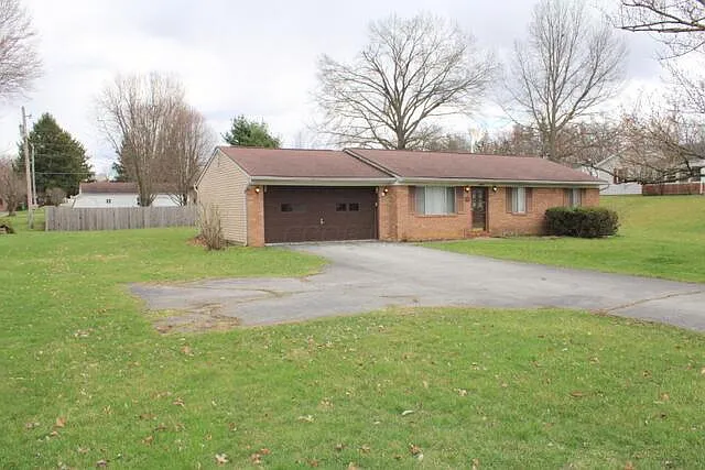 492 Hickory Ln photo 1