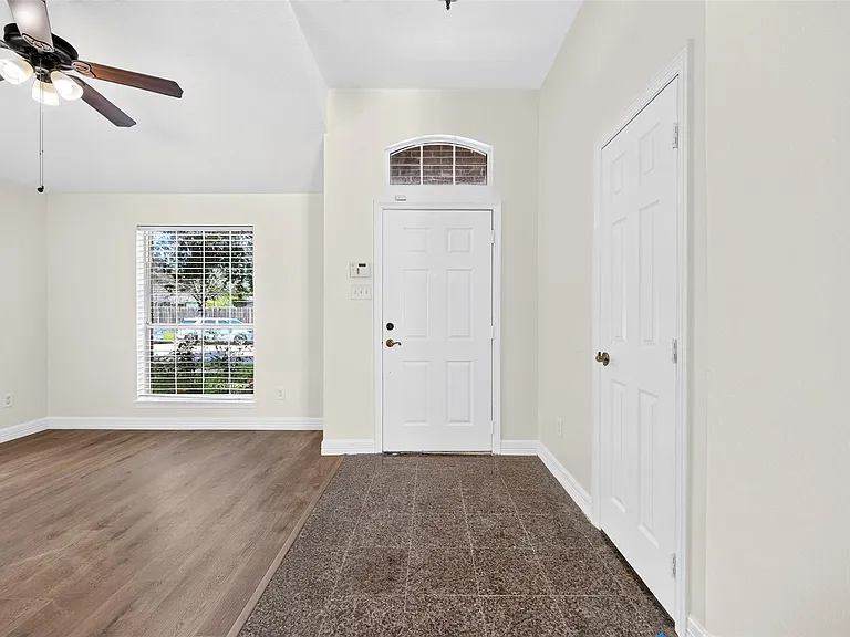 15307 Flemington Ave — Photo 6