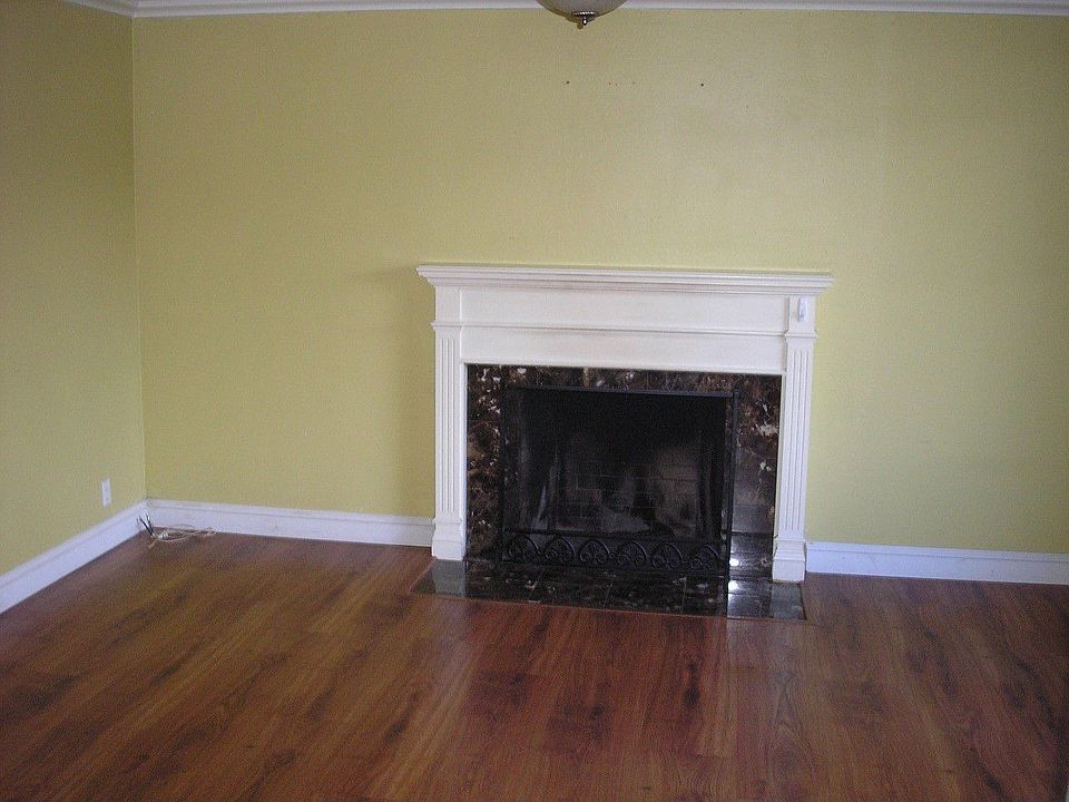 2nd image of 606 Azule Ave