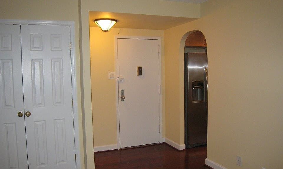 Foyer to Living Rm