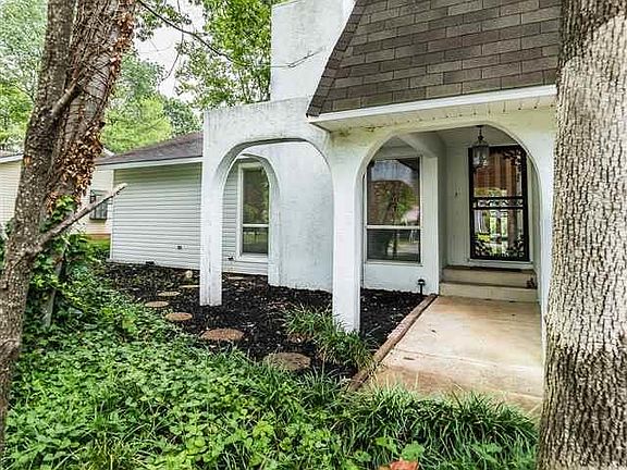 3rd image of 1914 W Tuliptree Dr SE