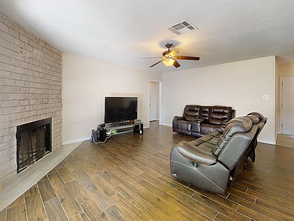 3rd image of 13835 Durwood St