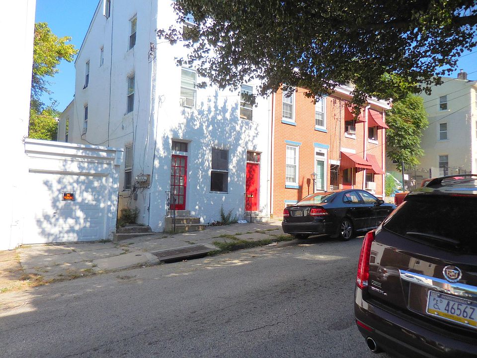 its a nice quiet street- this is the house, about 6 or so up