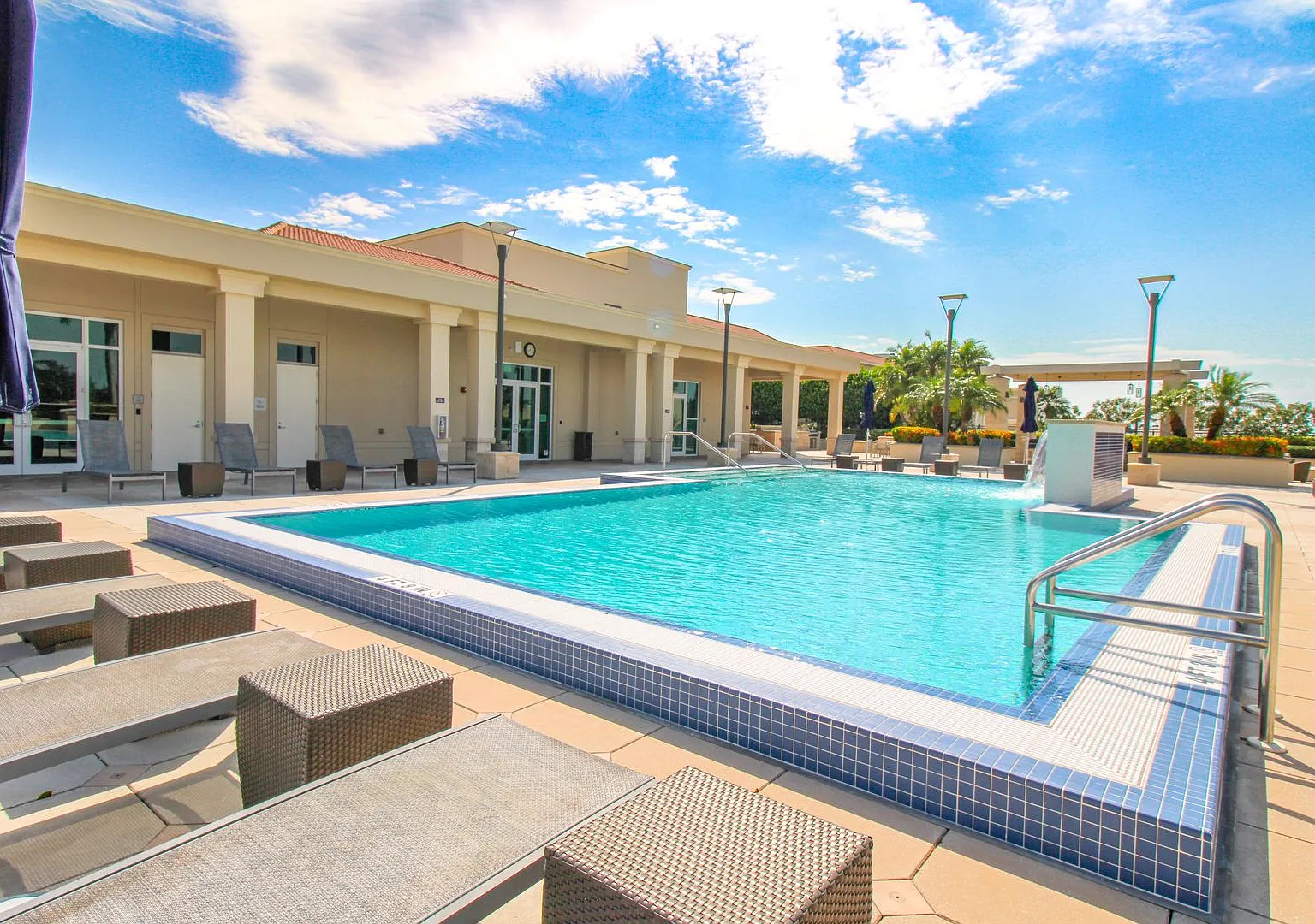 **Stunning**Fully Furnished**Annual Or Seasonal Rental**Mercado** — Photo 2
