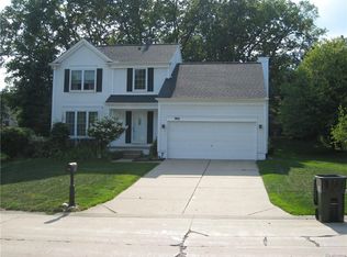 763 Whitney Dr, Rochester Hills, MI 48307