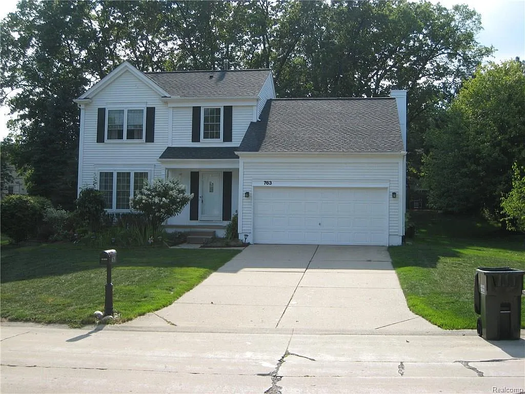763 Whitney Dr photo 1