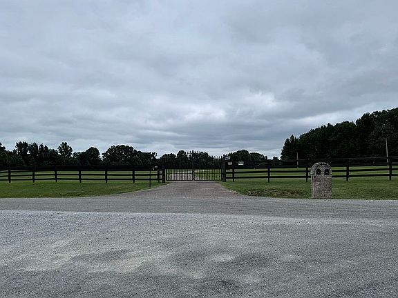 2nd image of 46 Thomas Grove Rd