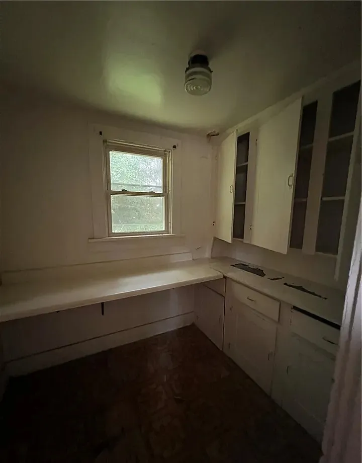 2 bed, 999 sqft, $700 — Photo 3