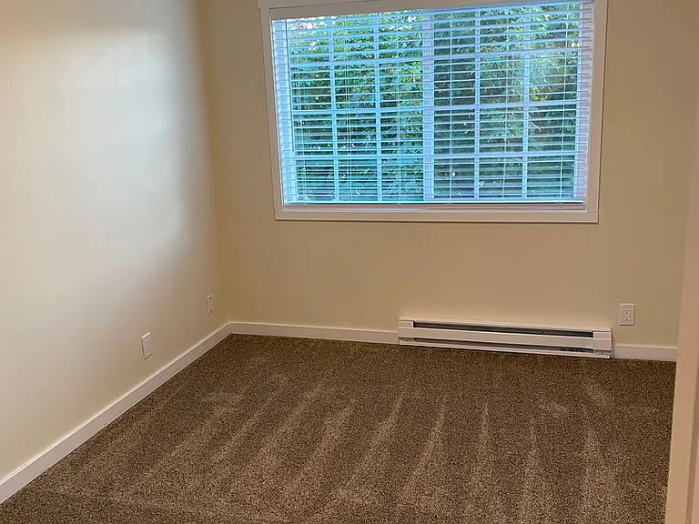 C2402 - Maple Court Apartments — Photo 49