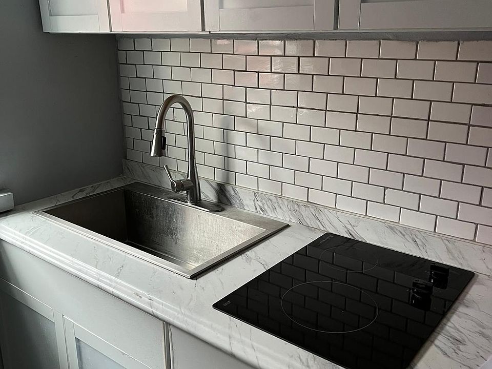 1st image of 121 W Madison St #3