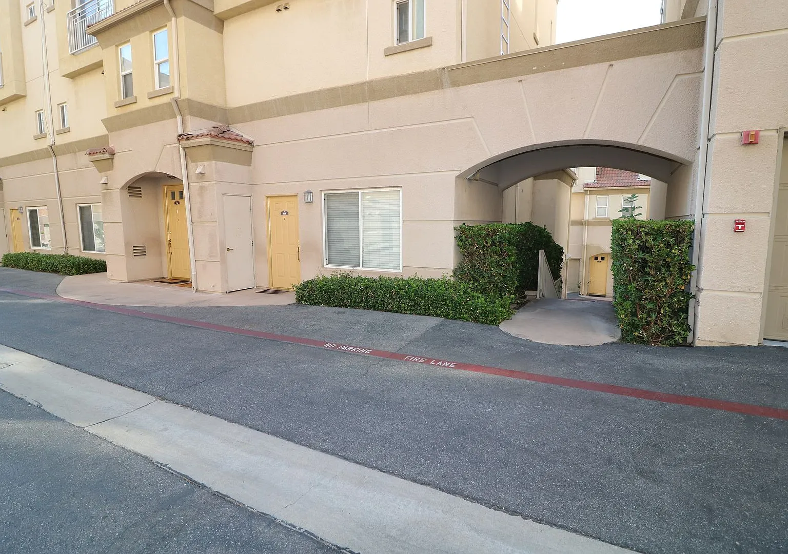 1/bedroom condo in Woodland Hills S. of Ventura Blvd. ! — Photo 2