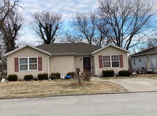 725 E 6th St, Carthage, MO 64836