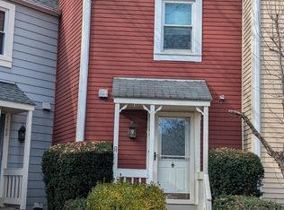 11186 Silentwood Ln, Reston, VA 20191