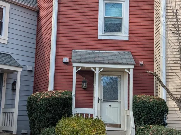 11186 Silentwood Ln, Reston, VA 20191