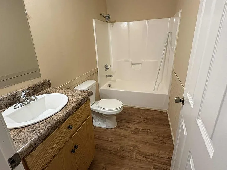 529 E Main St — Photo 14