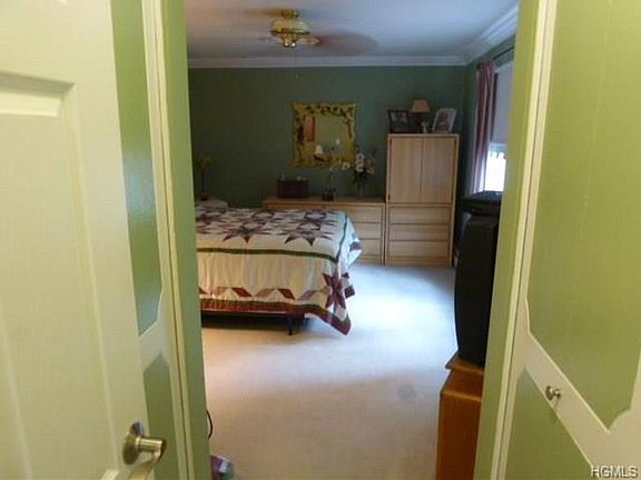 4th image of 4 Danbury Ct #4