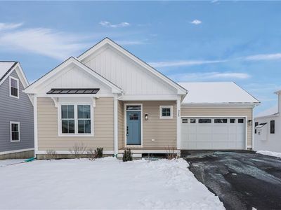 325 Freedom Trail Dr, Portsmouth, RI, 02871