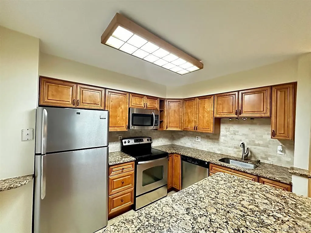1 bed, 1.0 bath, 701 sqft, $2,250 — Photo 2