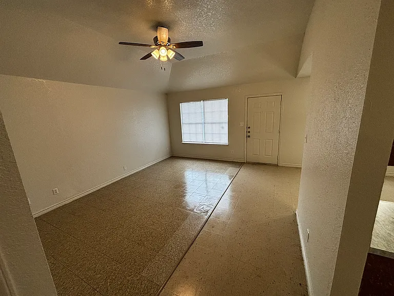 814 S Martin Luther King Jr Dr — Photo 25