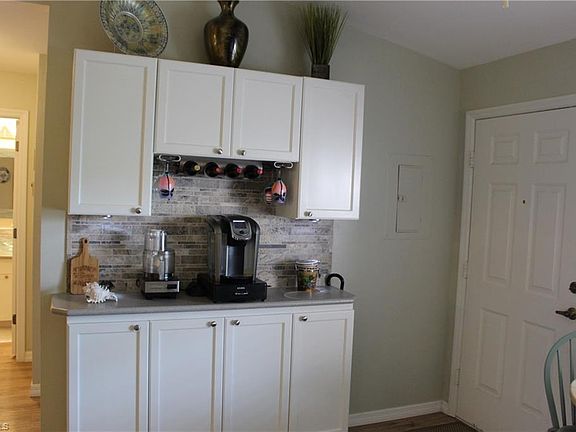 4th image of 5721 Foxlake Dr APT 6