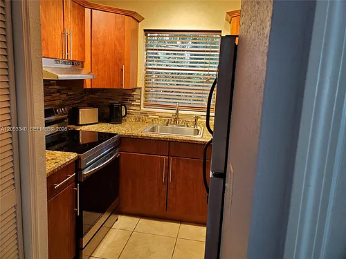 1300 Moffett St Photo 1