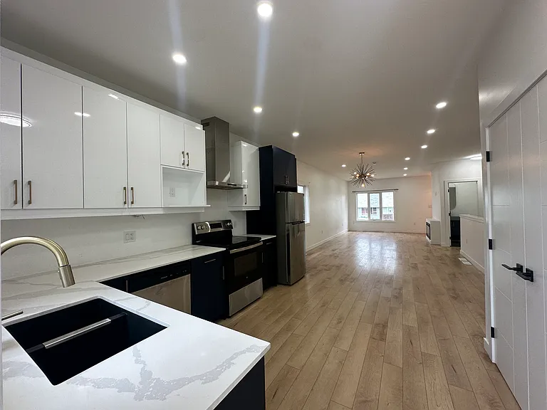 750 Moncton Ave — Photo 8