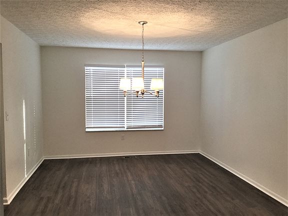 4th image of 974 Gray Dr