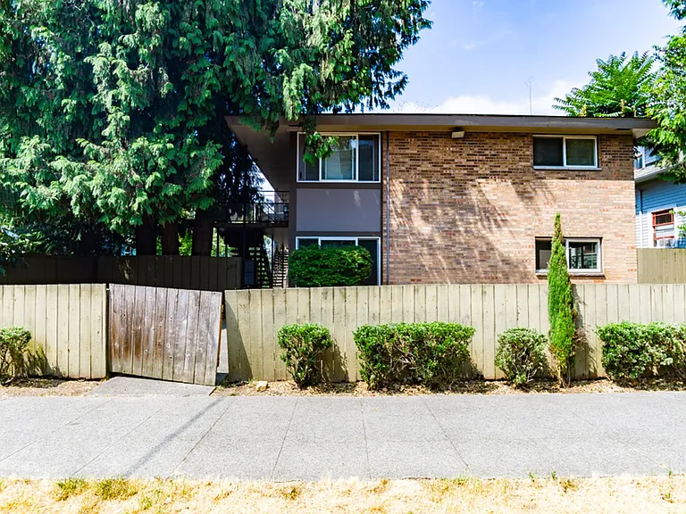 2211 Franklin Ave E — Photo 19