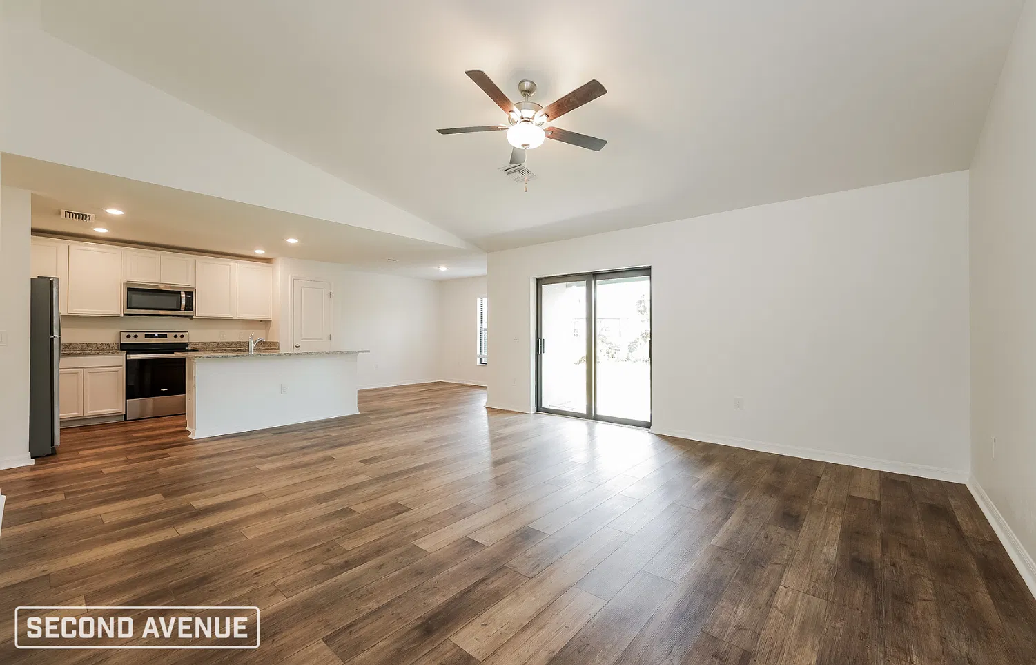 3 bed, 2.0 bath, 1680 sqft, $2,179 — Photo 2
