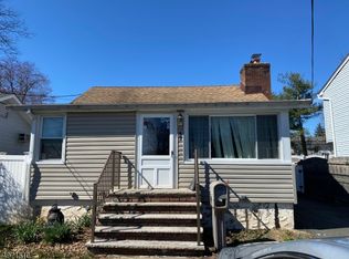 55 Navajo Ave, Lake Hiawatha, NJ