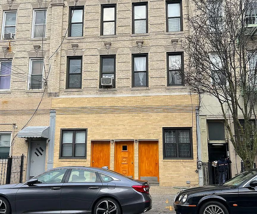 2nd image of 655 Woodward Ave #6