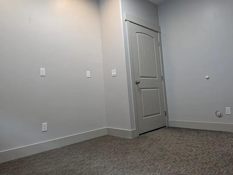 175 W 200 S — Photo 33