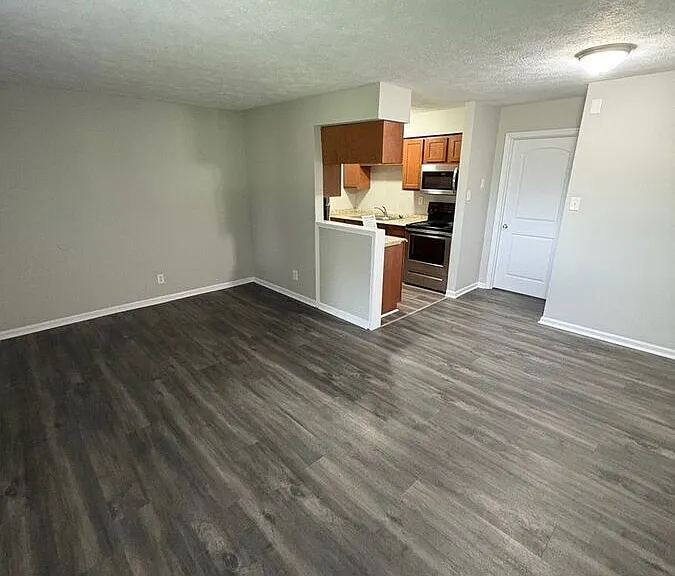 2021 Cambridge Dr #10 — Photo 10