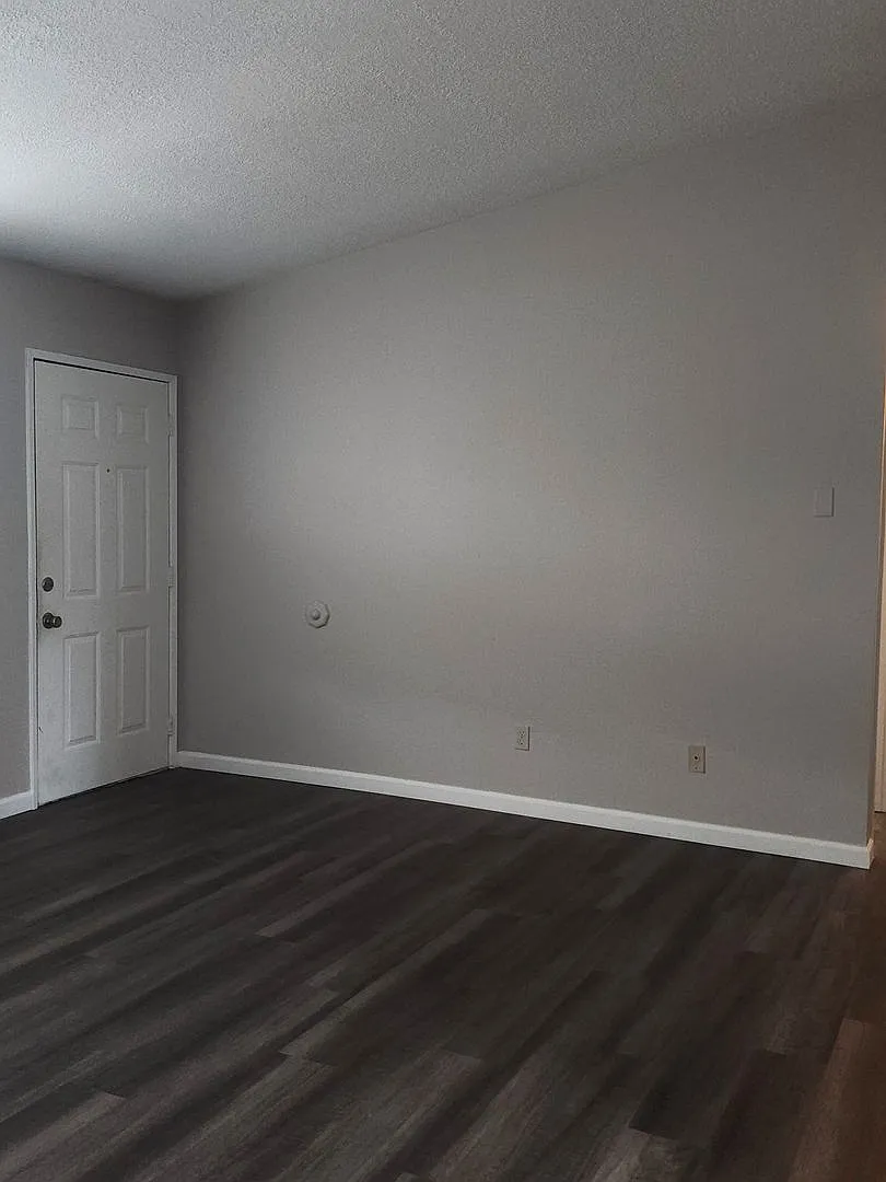 Boston Square Apartments — Photo 3