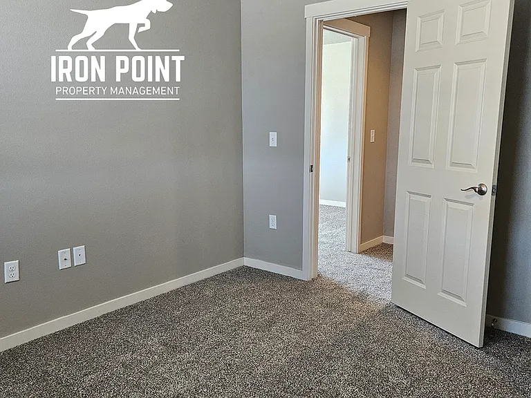 811 E Wandering Ln — Photo 23